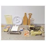 Oster blender / mixer, cutting boards, electric