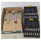 Socket wrench bits and ratchet wrenches