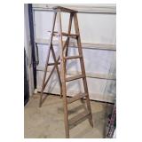 6'  wooden ladder