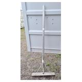 2ft wide snow shovel