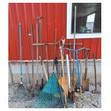 Garden tools lot! Rakes, sledge, shovel, etc