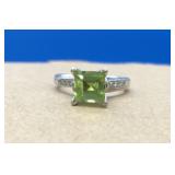 18K White Gold Peridot & Diamond Ring