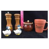 Salt & Pepper Grinders and Shakers, Hull Bowl, Mug