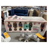 PRETTY ERZGIBERGE NUTCRACKER IN BOX