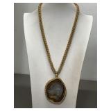 PRETTY! AGATE STONE PENDANT NECKLACE