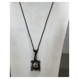PRETTY CARVED TORTOISE PENDANT NECKLACE