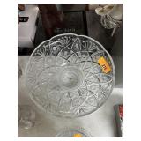 LARGE GLASS CENTERPIECE / SERVING BOWL