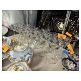LOT OF 12 MID CENTURY WINE GLASSES LEAF PATTERN