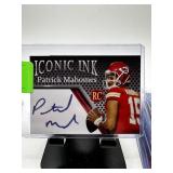 PATRICK MAHOMES FOOTBALL CARD