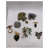 BROOCH LOT OF 8
