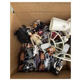 BOX OF STAR WARS / ACTION FIGURES SOME VINTAGE