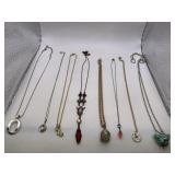 NECKLACE LOT OF 8