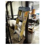 LOUISVILLE FOLDING STEP LADDER