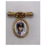 VINTAGE AVON PRESIDENTS CLUB CAMEO BROOCH