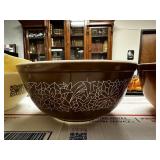 VINTAGE WOODLAND PATTERN PYREX GLASS BOWL