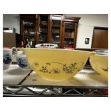 VINTAGE PYREX GLASS BOWL SHENANDOAH PATTERN