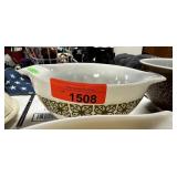 VINTAGE PYREX CINDERELLA BOWL SPRING VERDE