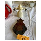 2PC DUTCH GIRL SALT PEPPER SHAKERS /ATQ WALL DECOR