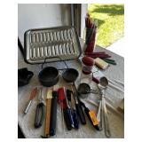 LOT OF VINTAGE KITCHEN / UTENSILS
