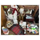 LARGE LOT OF CHRISTMAS ITEMS FITZ & FLOYD MORE