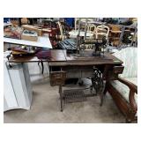 ANTIQUE WHITE ROTARY TREADLE SEWING MACHINE NOTE