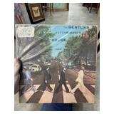 TAIWANESE VINYL RECORD LOOK UP BEATLES ABBEY ROAD