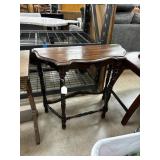 VINTAGE CONSOLE / ACCENT TABLE