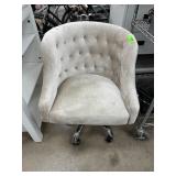 ROLLING TUFTED UPHOLSTERED OFFICE CHAIR
