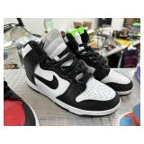 NIKE DUNK HIGH BALCK & WHITE SZ 8.5