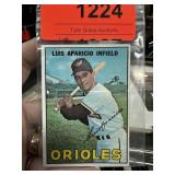 1967 TOPPS BASEBALL CARD LUIS APARICIO