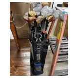 LOT OF MIXED VINTAGE GOLF CLUBS W DECENT BAG