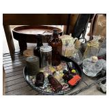 LOT OF MIXED VINTAGE BOTTLES / GLASSWARE