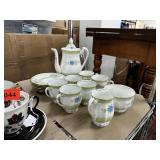 VINTAGE ROYAL STANDARD CHINA TEAPOT CUPS SAUCERS