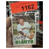1967 TOPPS BASEBALL CARD GAYLORD PERRY