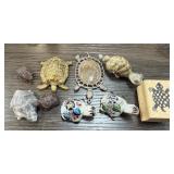 LOT OF 8 TURTLES FIGURES & STAMP