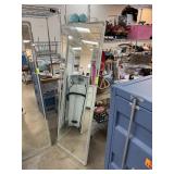 LIGHT UP WALL STANDING DRESSING MIRROR NEEDS PLUG
