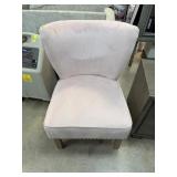 CUTE PINK ACCENT CHAIR