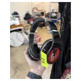 BEATS WIRELESS HEADPHONES NEEDS BATTERY COVER
