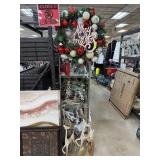 LOT OF CHRISTMAS WREAT & DECOR