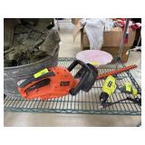 BLACK & DECKER HEDGE TRIMMER