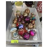 LARGE LOT OF NICE CHRISTMAS ORNAMENTS