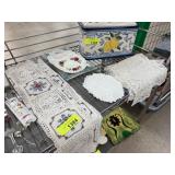 LARGE LOT OF MIXED VINTGE LINENS