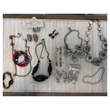 LARGE LOT OF MIXED JEWELRY