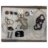 LARGE LOT OF MIXED JEWELRY