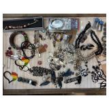 LARGE LOT OF MIXED JEWELRY
