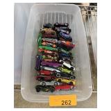 LARGE LOT OF DIE CAST CARS HOT WHEELS OR SIMILAR