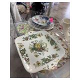 LOT OF MIXED CHINA / PLATES / SAUCERS
