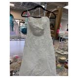 SIZE 6P WEDDING DRESS VERY PRETTY DAVID'S BRIDAL