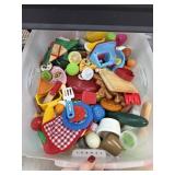 LARGE BIN OF MIXED TOYS / PLAY HOUSE ITEMS