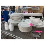 LOT OF CLASSIC GOLD CHINA